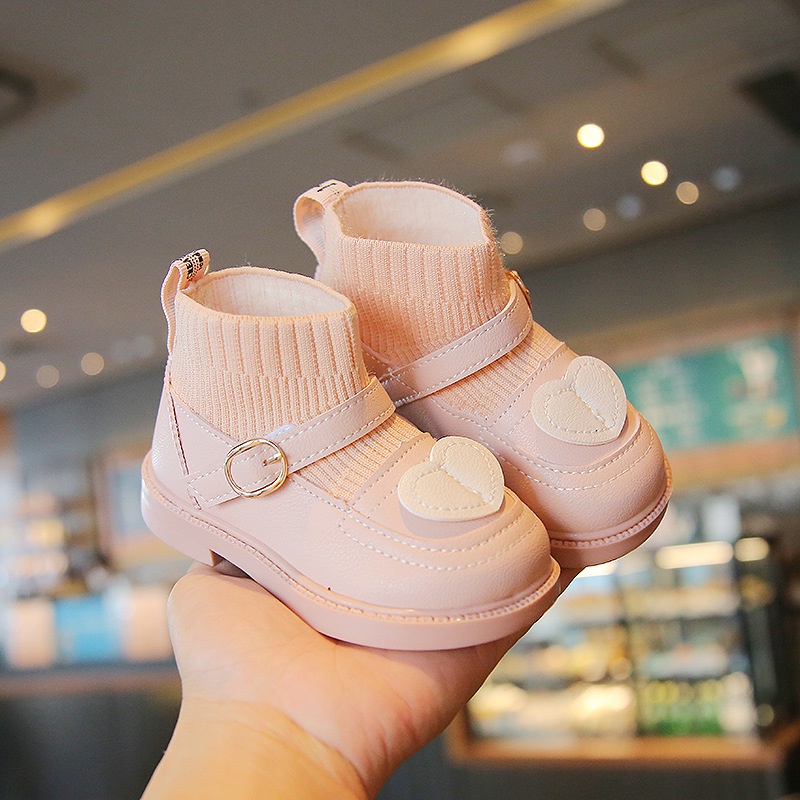 Giày Boot Mềm Mại Và Thoải Mái Cho Bé