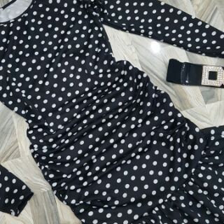 Đầm body tay dài chấm bi đuôi cá