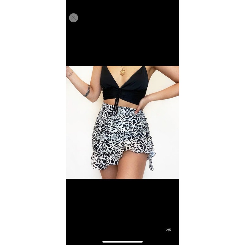 Chân váy ôm hoạ tiết