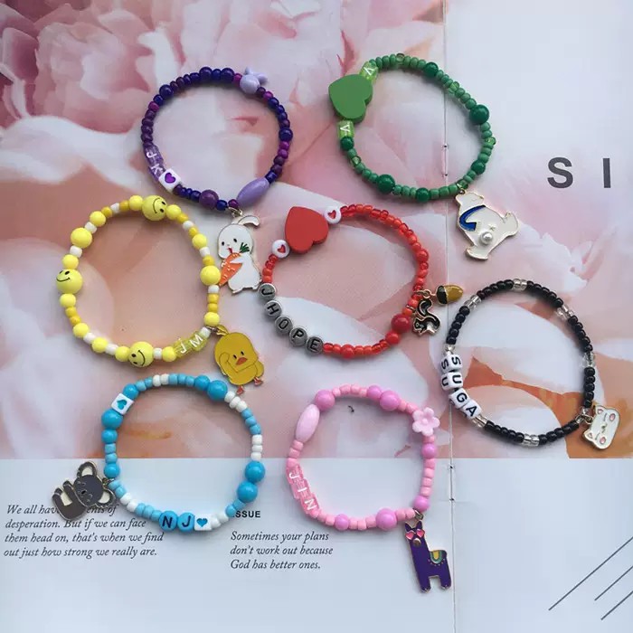 Vòng Tay Hạt Nhựa BTS