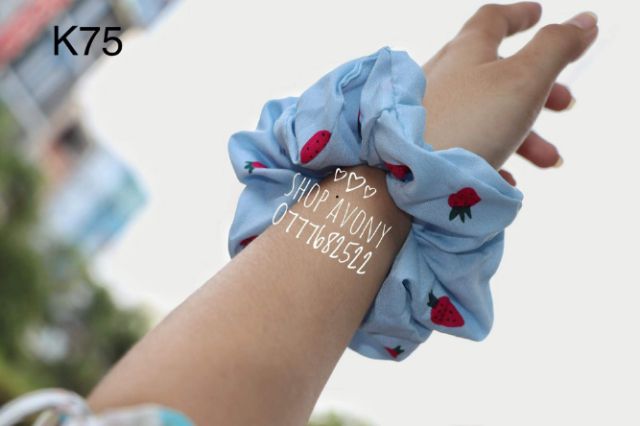 Cột tóc vải Scrunchies in hình trái dâu