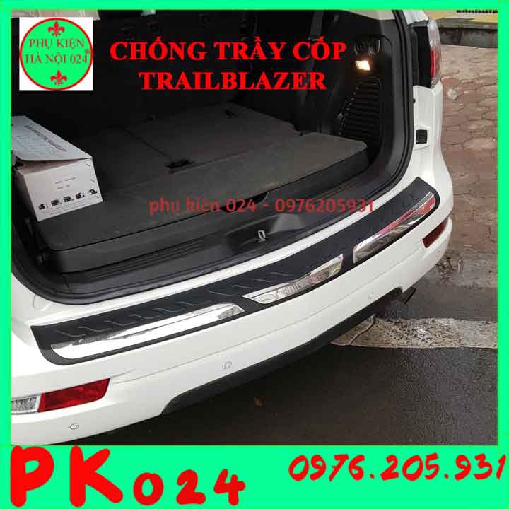 Ốp chống trầy cốp ngoài nhựa đen TrailBlazer 2019 2020 hàng loại 1 dán cốp sau chống xước trang trí xe