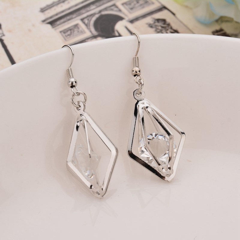 Bông tai pha lê thiết kế thời trang xinh xắn