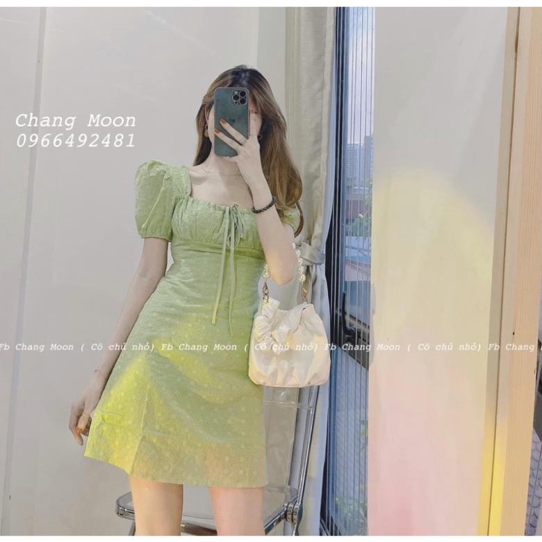 Đầm xanh ren nhún ngực cột dây ngực cổ vuông ngắn hoa đục lỗ