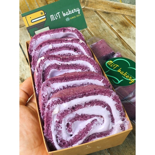 Bông lan cuộn khoai môn