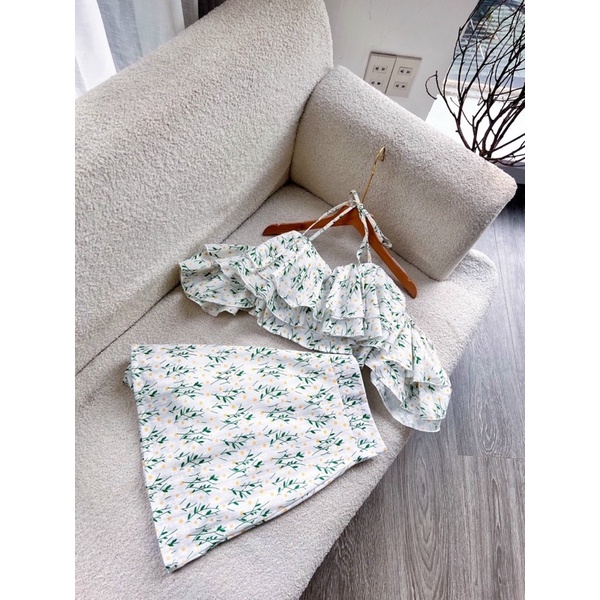 Set áo croptop chân váy hoa