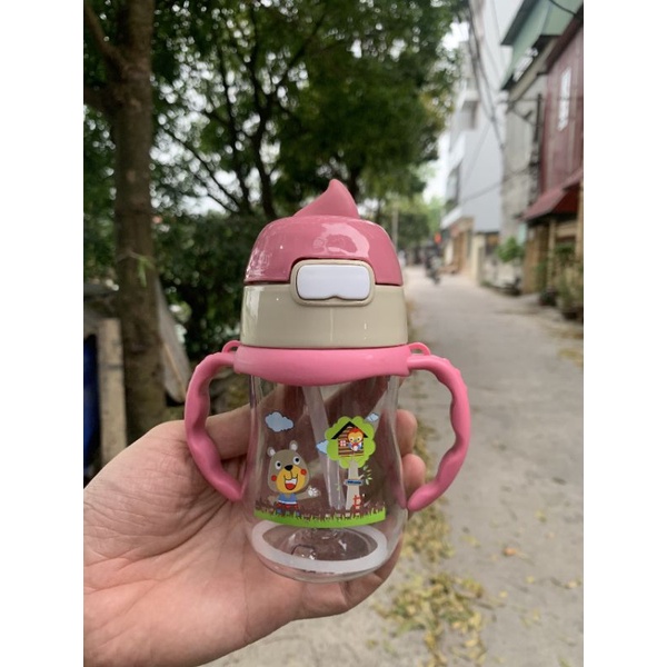 bình hút nước cho bé