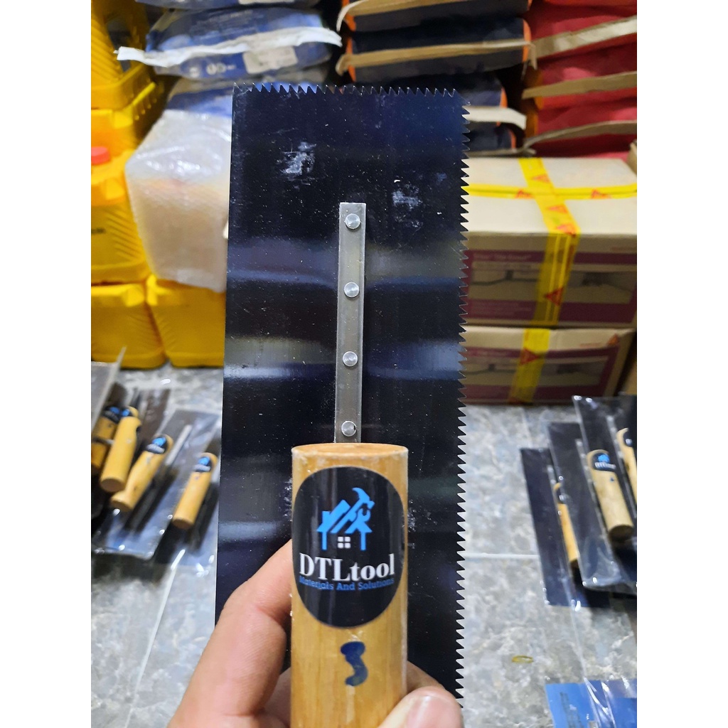 Bay răng cưa 3mm, dài 30cm. Bàn bả răng cưa chuyên thi công Epoxy, thi công chống thấm Polyurethane, Neomax 201