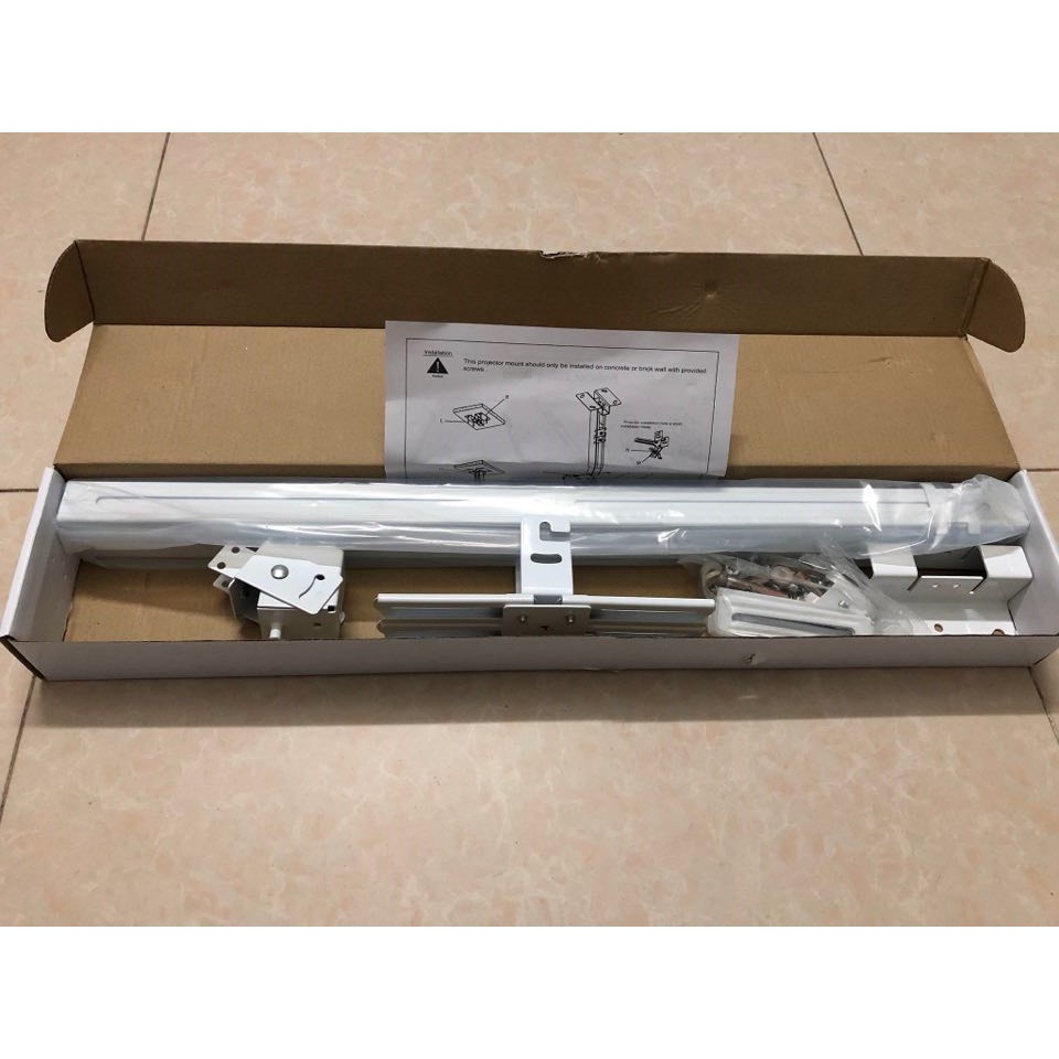 Giá treo máy chiếu 1M. Chuyên dùng lắp đặt cho không gian lớp học, văn phòng, phù hợp với đa số máy chiếu