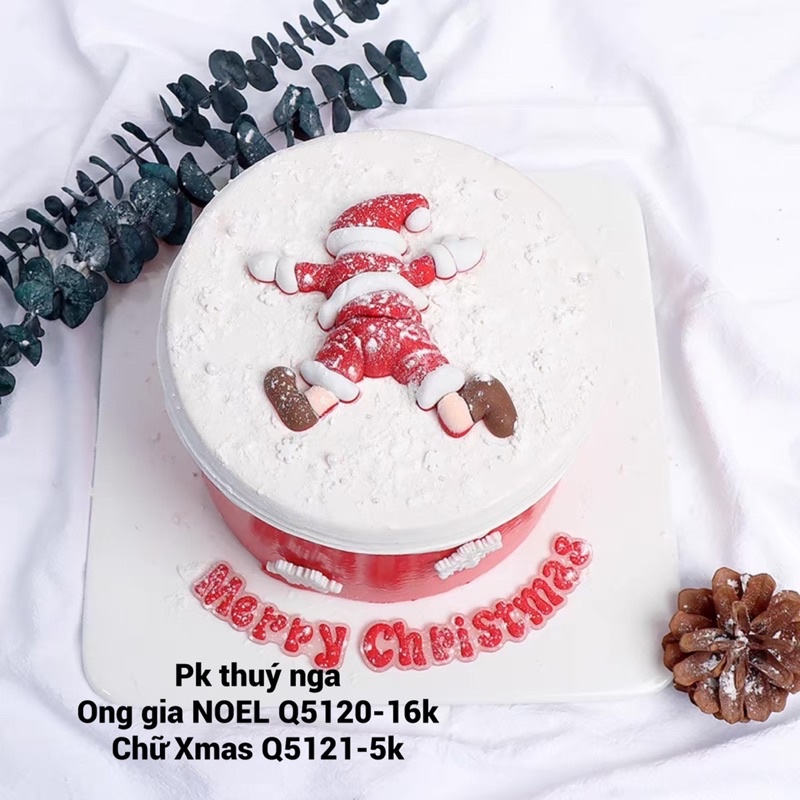 ông già Noel nằm sấp mặt (nhựa) và chữ Merry Christmas nhựa màu đỏ (6,5cm và 10cm)