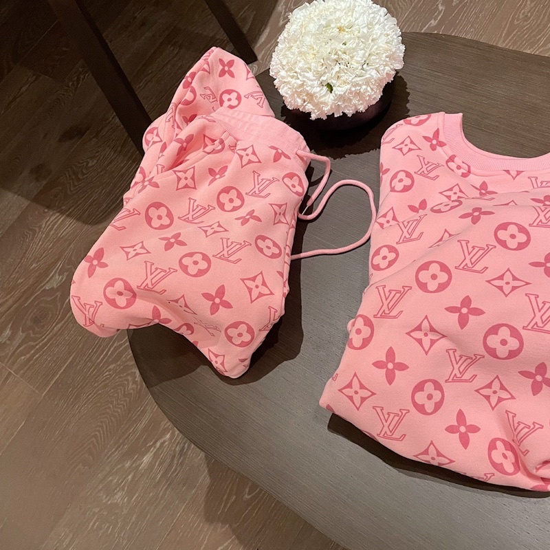 Bộ nỉ thể thao cho nữ hoạ tiết chữ nhỏ thương hiệu thời trang cao cấp Louis Vuitton LV