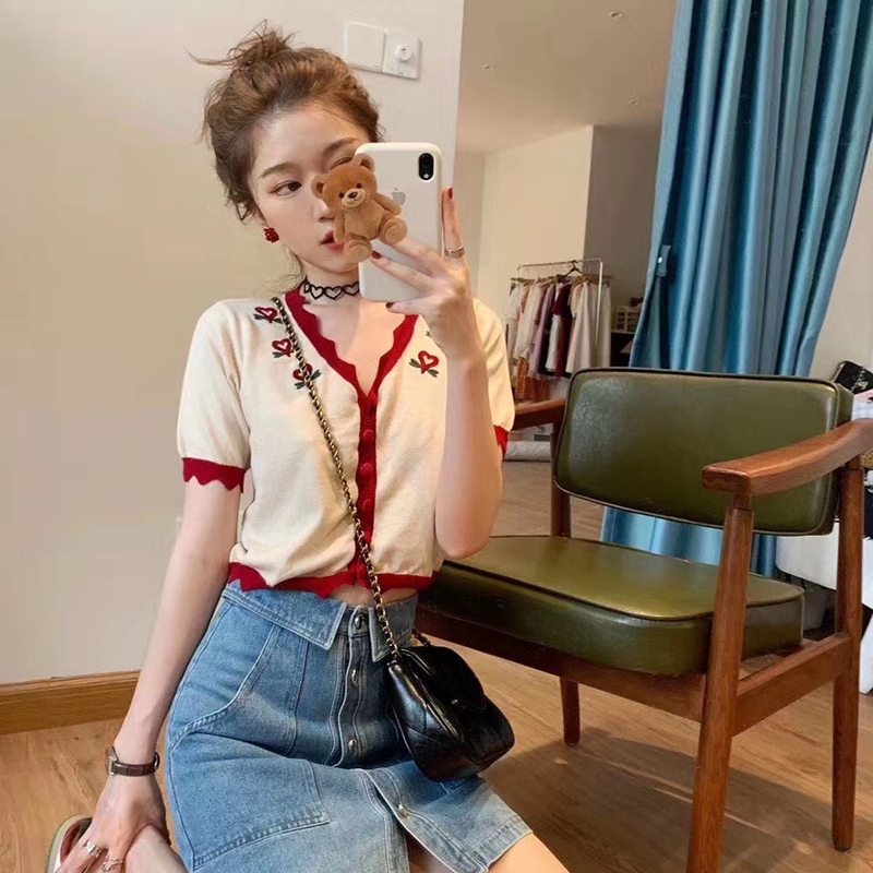 Áo croptop dệt kim ngắn tay thêu họa tiết phong cách retro cho nữ | BigBuy360 - bigbuy360.vn