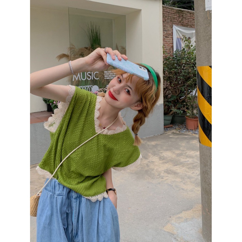 Áo gile xanh cổ ren cổ V