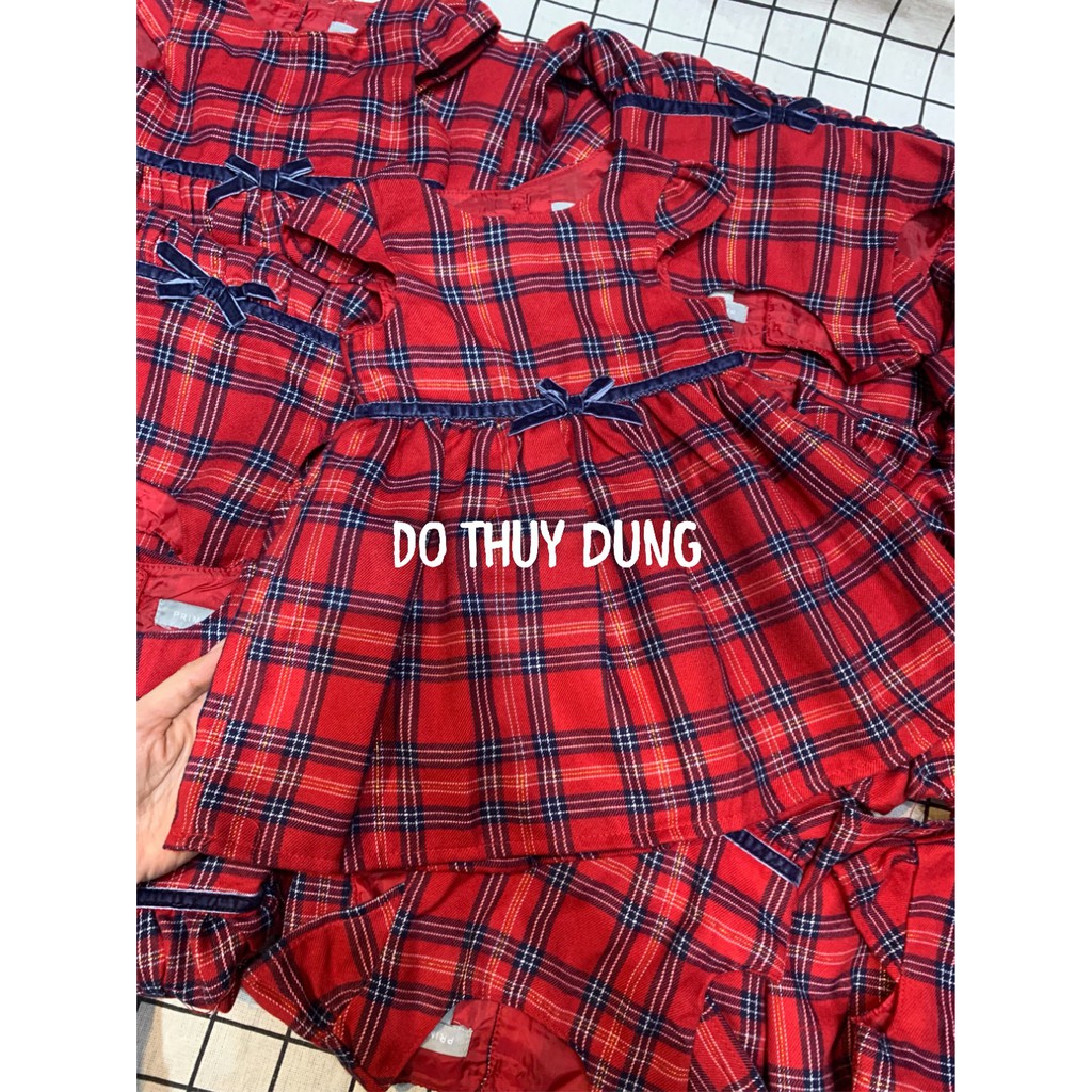 Váy kẻ đỏ bé gái