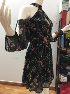 Đầm voan cổ yếm