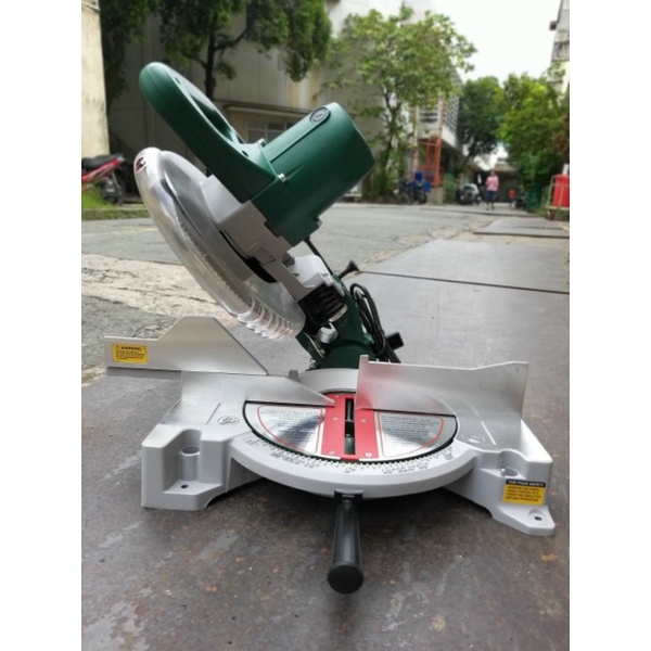 Cắt nhôm đa góc có ghiêng DEKTON DK255.Công xuất 1800W.máy kèm lưỡi 255mm.