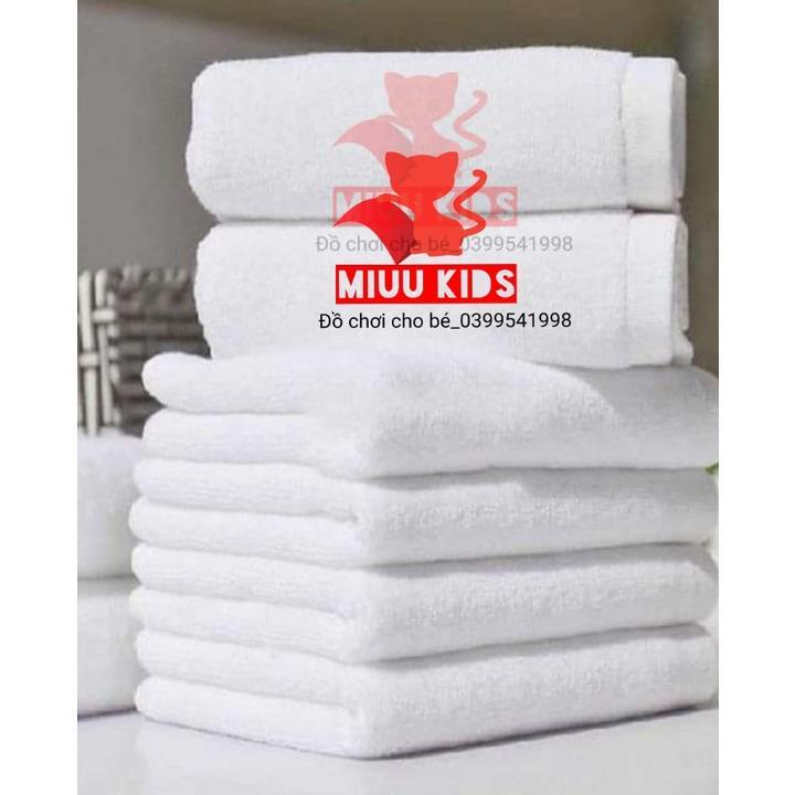 Khăn Tắm Trắng Gấp Hạc Phòng Tân Hôn