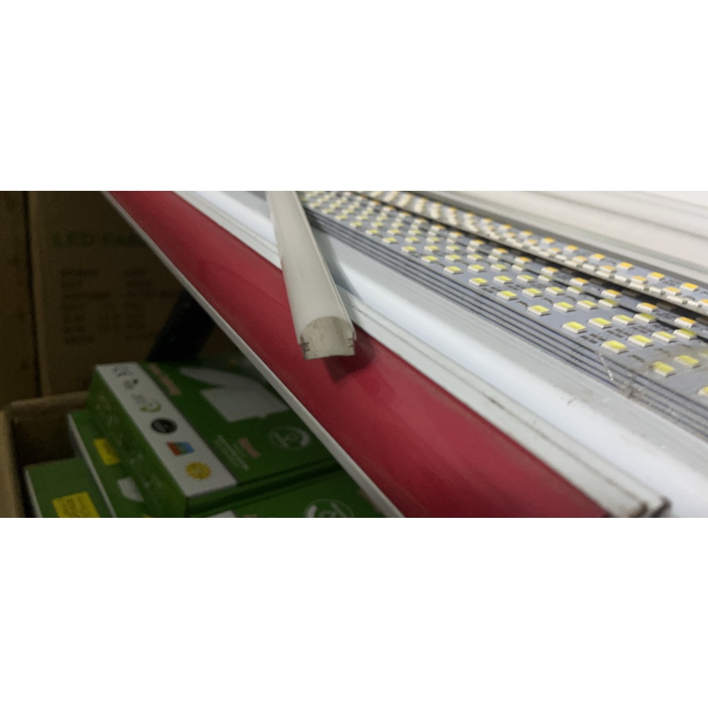 Thanh nhôm chữ u có nắp chụp nhựa và đèn led thanh nhôm dài 1m