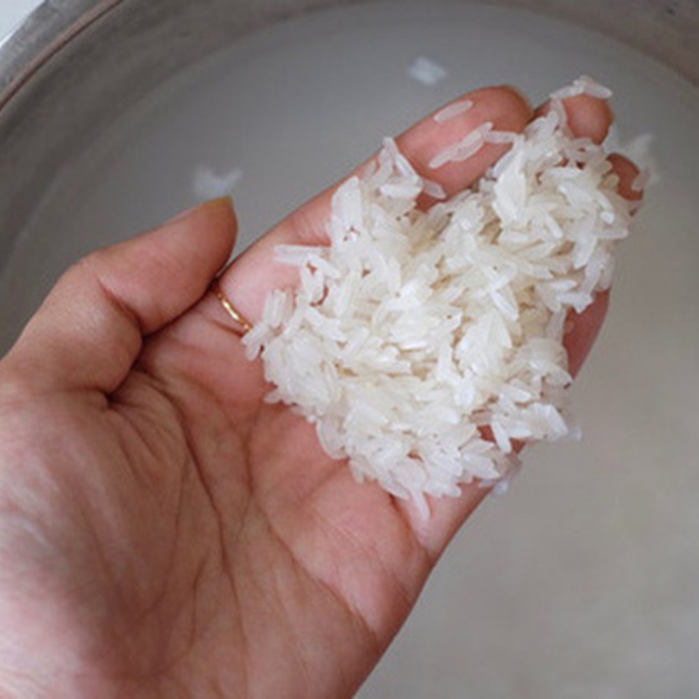 Gạo hữu cơ ST25 thơm ngon đóng gói hút chân không 1kg | BigBuy360 - bigbuy360.vn