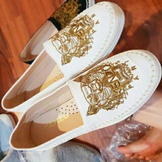 Giày slip on thêu