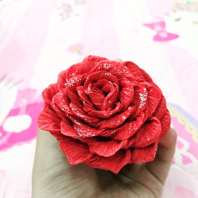 Đầu hoa hồng xoắn phủ kim tuyến