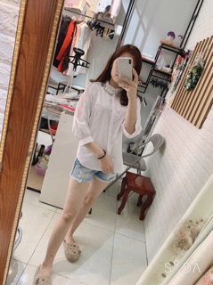 Áo sơ mi trắng cổ lá cách điệu