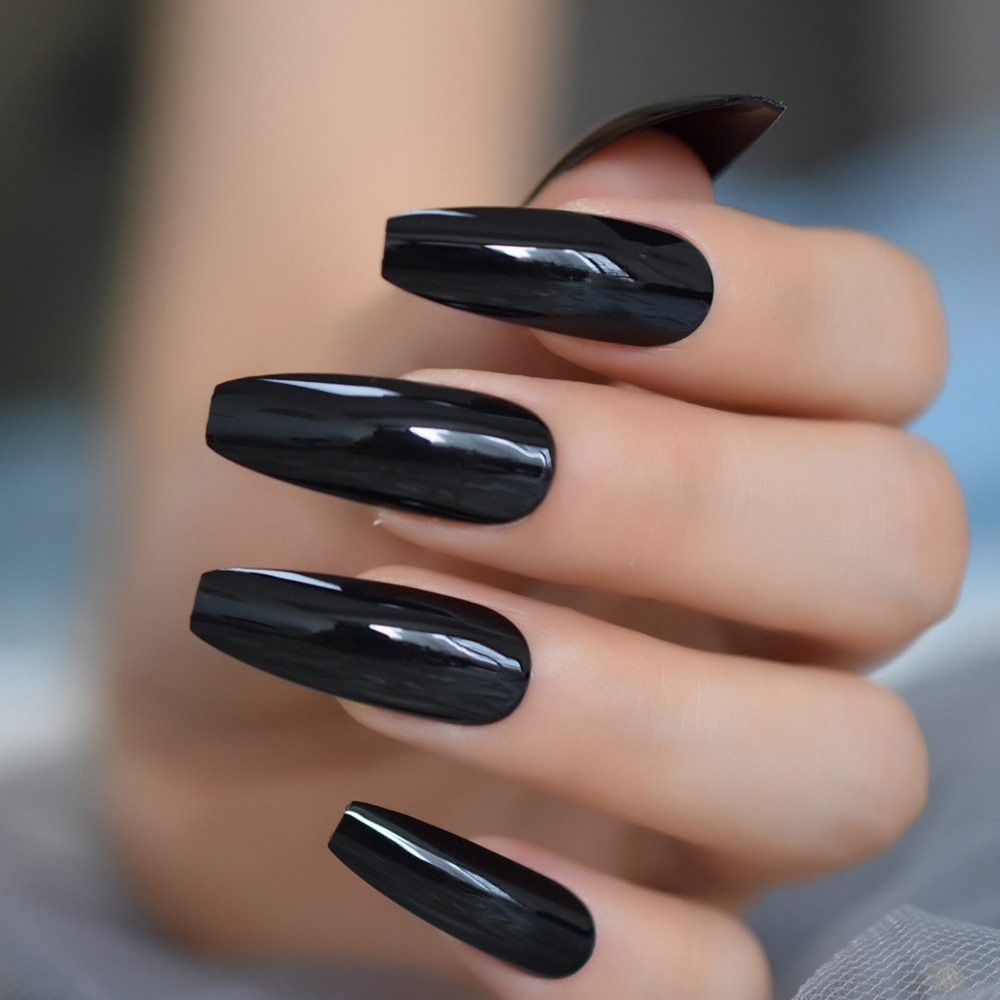 Sơn móng tay màu đen - sơn gel opi phổ biến thợ nail nào cũng cần