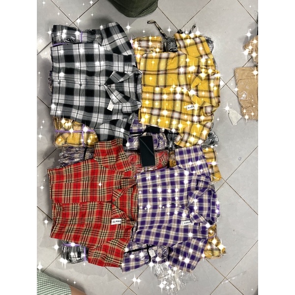ÁO CROPTOP SƠ MI CỔ BẺ CARO HÌNH THẬT Ở CUỐI