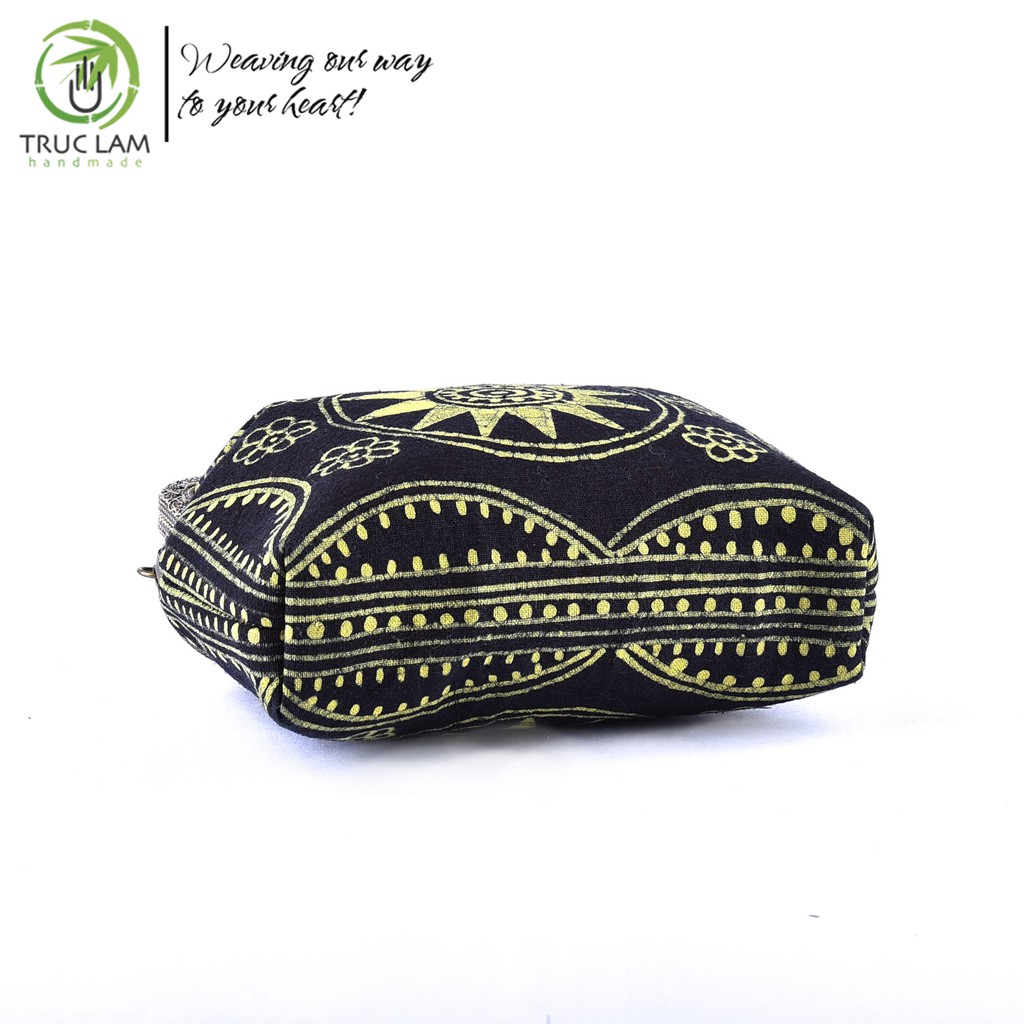 Ví Đeo Chéo Nữ Vải Nhuộm Chàm Khóa Nẹp Đồng Họa Tiết Sáp Ong Vẽ Tay - Trúc Lâm Handmade