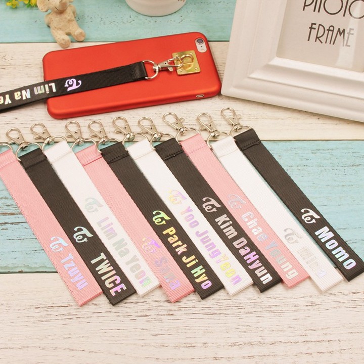 (Sỉ 20k) (10 nhóm) nametag bts twice snsd tfboys strap t-ara BP Lisa Jisoo Jennie Rose móc khóa treo trang trí