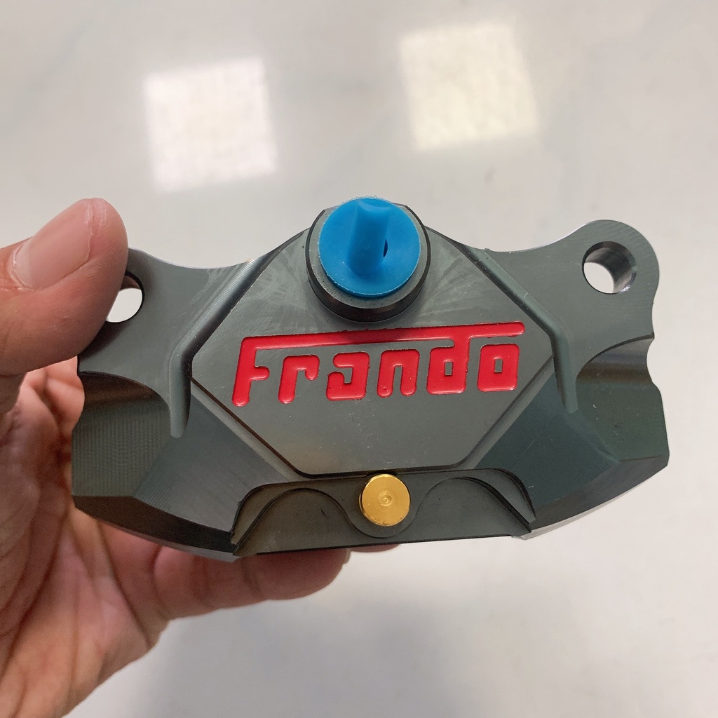 Heo Dầu Trước #FRANDO 2piston đối xứng (MÀU XÁM CHUỘT) Kèm Pát CNC gắn thông dụng cho Tất Cả các dòng xe - AE chọn nha!