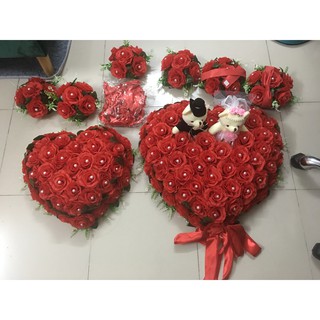 Hoa cưới xe dâu mẫu Trái tim đỏ siêu to , cặp gấu dâu rể,đế hít nam châm, cam kết hình thật 100%