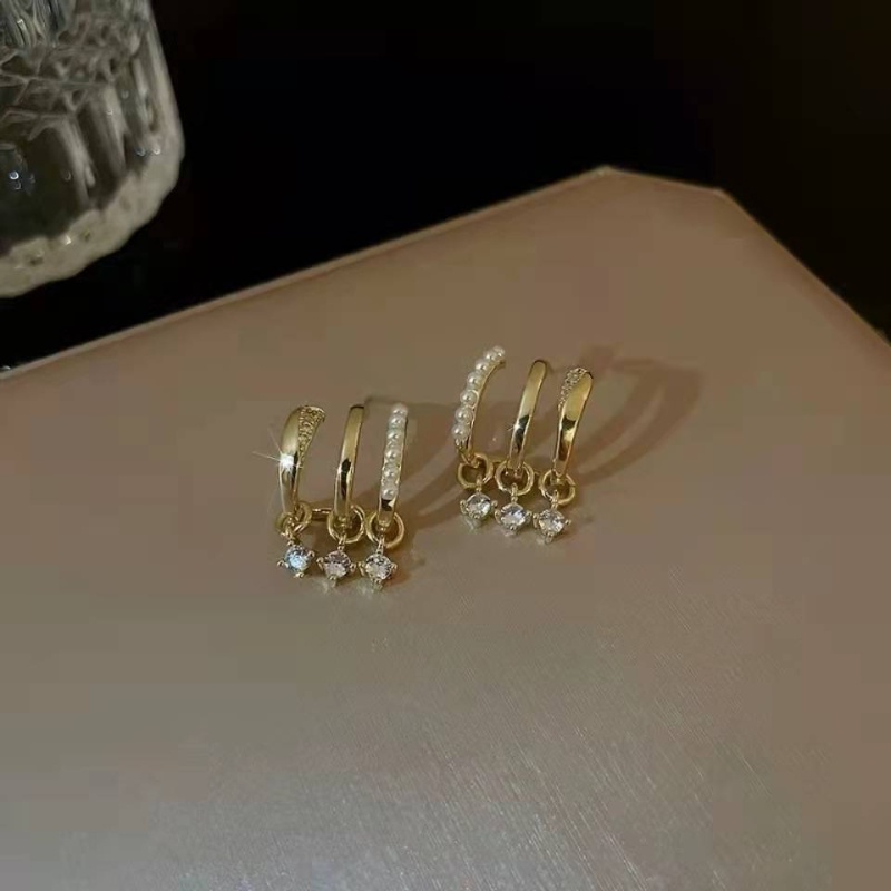 Khuyên Tai Ba Hàng Chữ C Đính Hạt Ngọc Trai Lấp Lánh Phong Cách Hàn Quốc