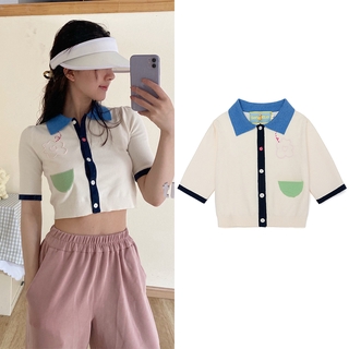 Áo croptop tay ngắn phối nút hoạ tiết hoa thêu nữ tính