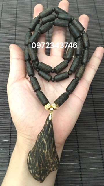 Vòng trầm hương đeo cổ mặt phật-mặt thủ công