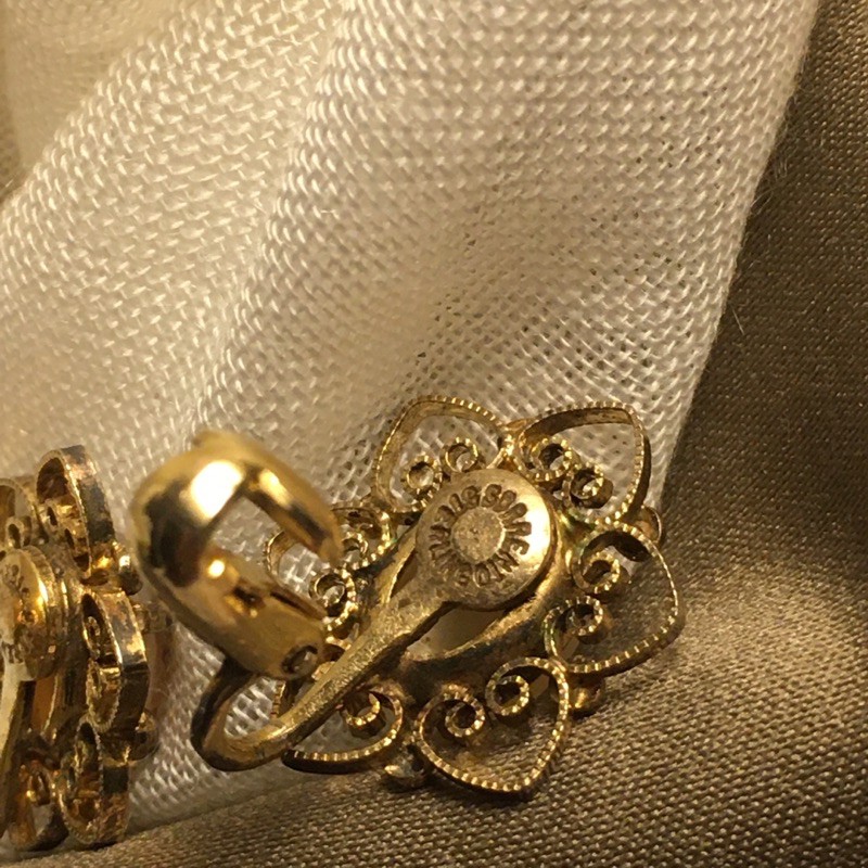 Bông tai kẹp nhỏ vintage cameo cô gái hoa điêu khắc