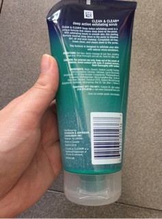 Sữa rửa mặt Clean & Clear deep action Exfloliating scrub (141g) - made in Canada