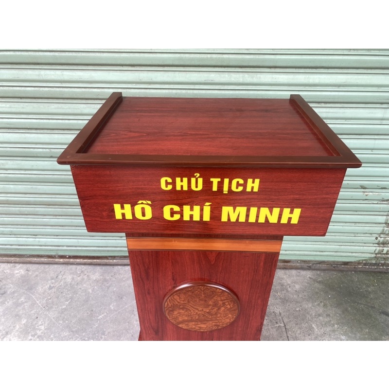 Bục gỗ MDF chấm tròn để tượng Bác