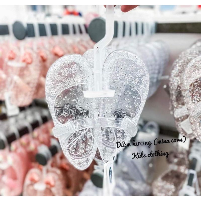 Giày nhựa thơm Oldnavy săn sale