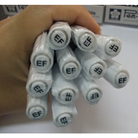 Bút sơn màu trắng Sakura Pen-touch 0.7mm white , silver, gold