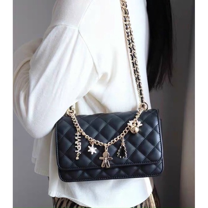 Túi Xách Charle**s & Keith phiên bản giới hạn có Charm siêu đẹp