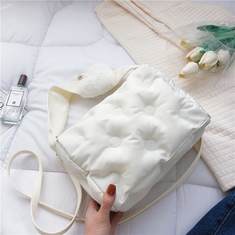 Túi may nổi họa tiết bánh trứng hình vuông dây kéo thời trang cho nữ