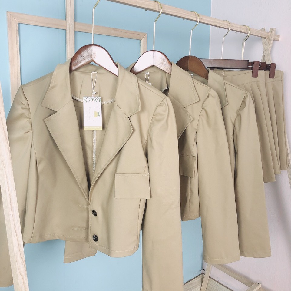 Váy Và Áo Vest Croptop Kèm Quần Trong Phong Cách | BigBuy360 - bigbuy360.vn