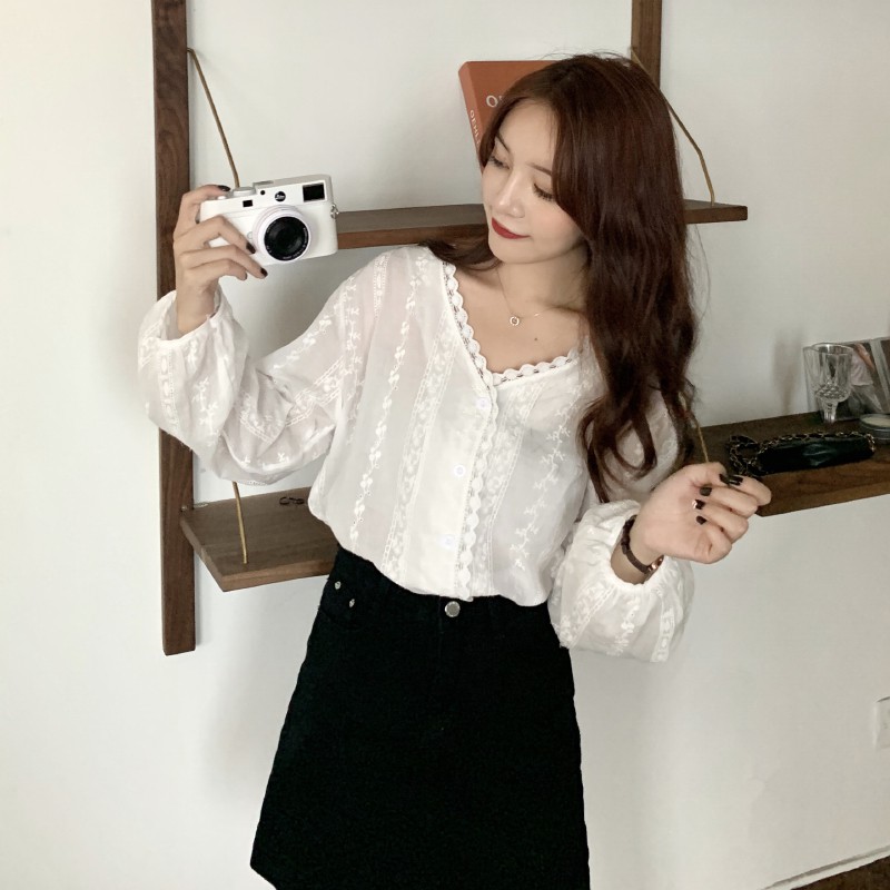 Áo sơ mi kiểu cổ V