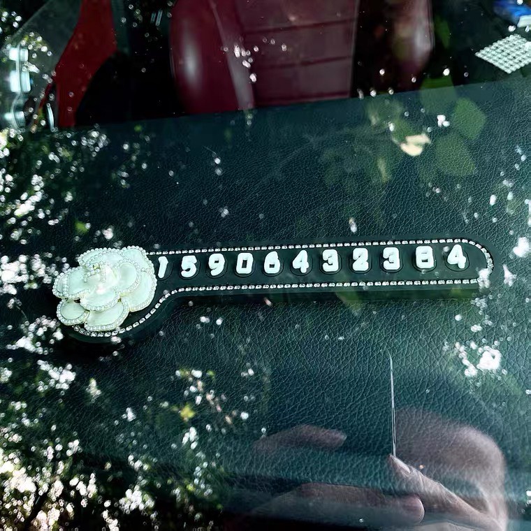 Bảng Số Điện Thoại Dừng Đỗ Trên Xe Ô Tô Hình Hoa Trà Đính Đá Cao Cấp