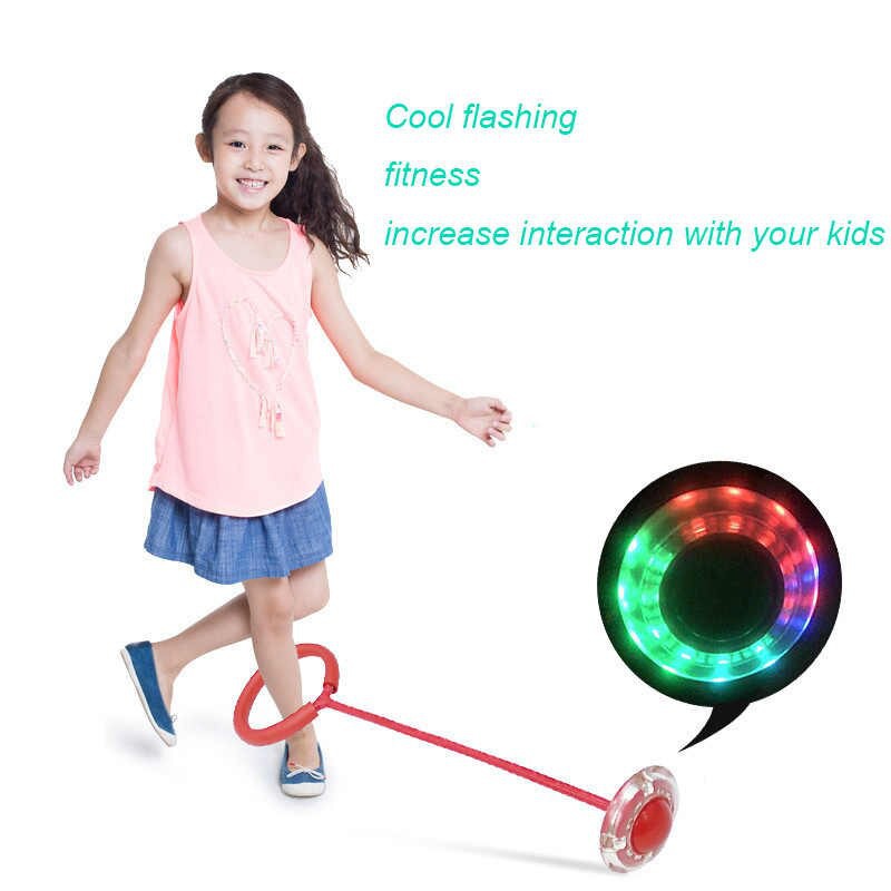 Đồ chơi vòng xoay nhảy dây có đèn LED cho bé