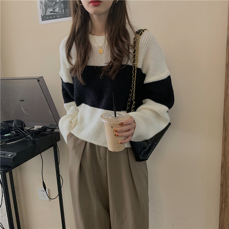Áo sweater dệt kim tay dài dáng rộng kẻ sọc dành cho nữ