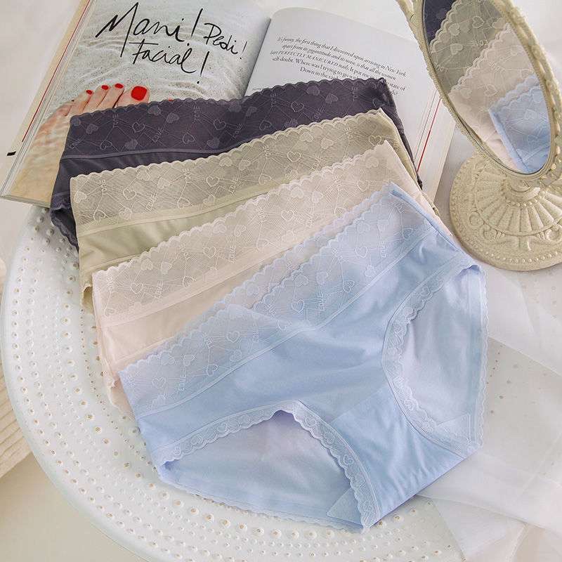 Quần lót nữ tàng hình | Chất lụa băng siêu mát - cạp ren hoạ tiết tim - Size M/L/XL