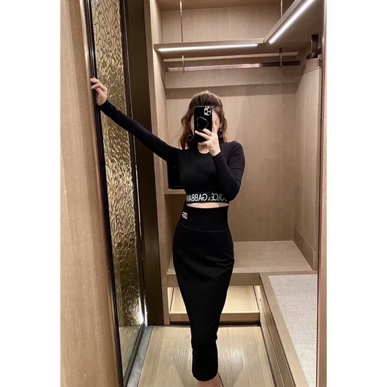 Set trang phục nữ gồm áo ngắn dài tay và chân váy ôm dáng dài thương hiệu Dolce & Gabbana cao cấp