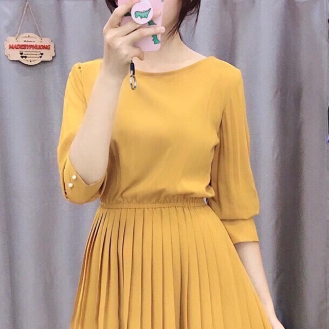 Sale đầm xếp ly vàng chất Umi N1500